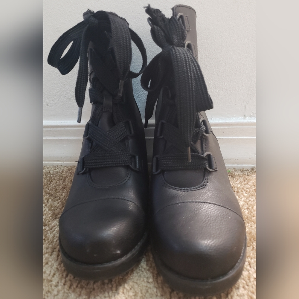 Black wedge boots